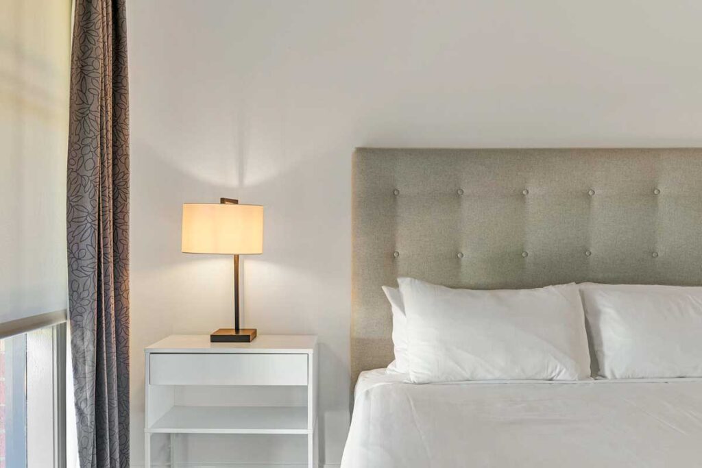 accommodation-bed-caledonian-hotel-echuca